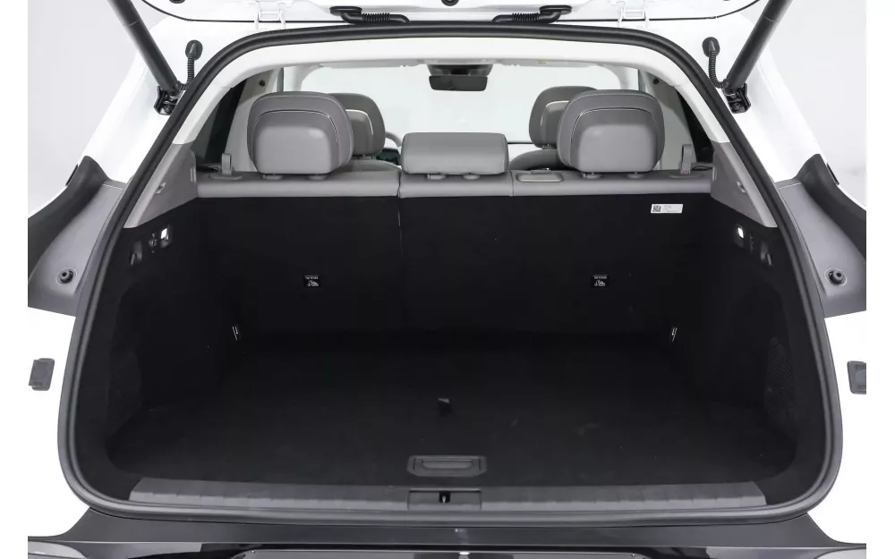 7X 4WD Smart + R20 Akebono 2025, Polar whiteout (mileage 20500 km)