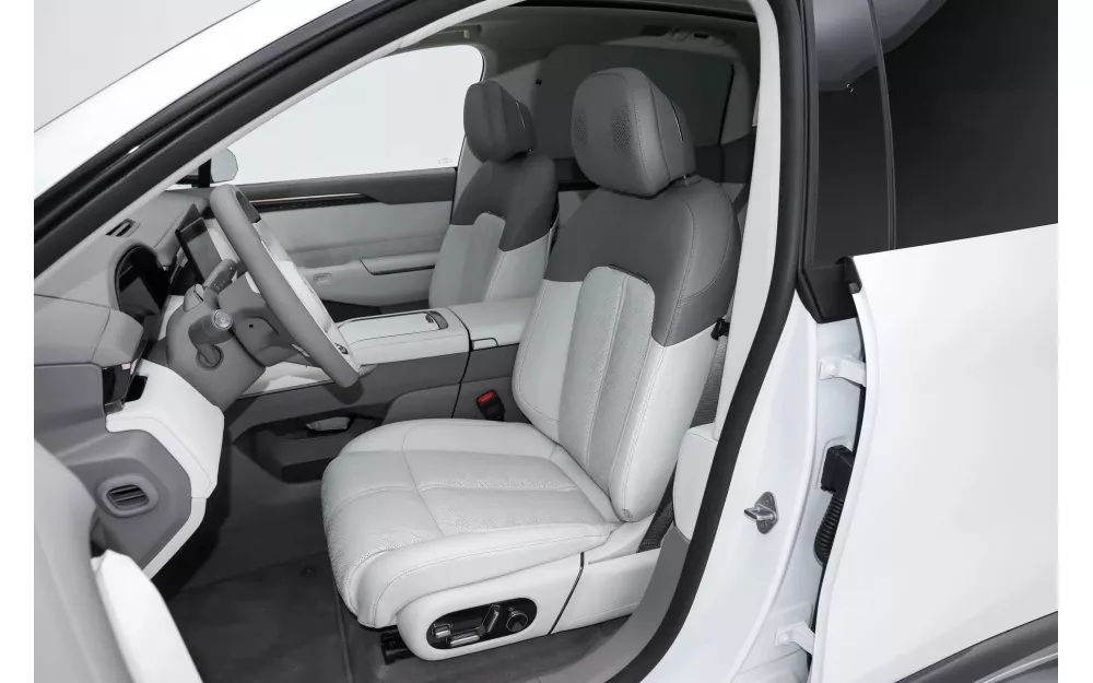 7X 4WD Smart + R20 Akebono 2025, Polar whiteout (mileage 20500 km)