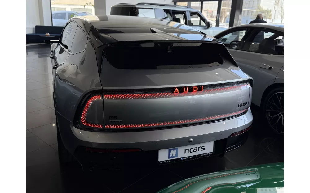 E5 Sportback Flagship Quattro, Streamer Silver, 2025