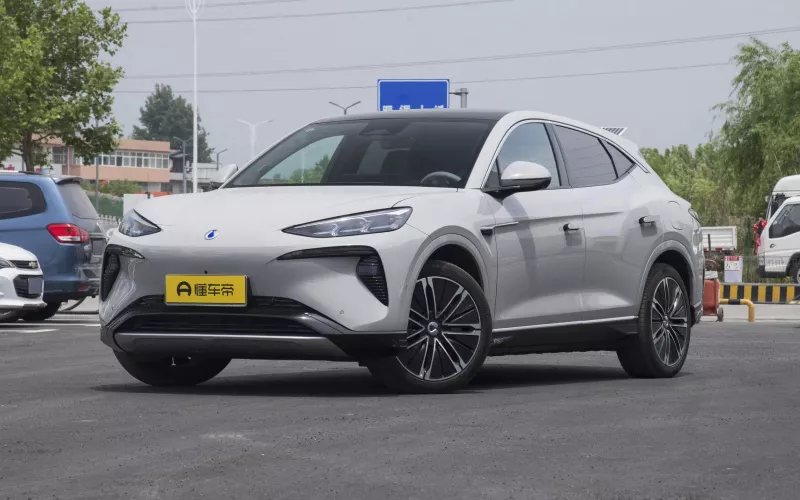 E5 Sportback Flagship Quattro, Streamer Silver, 2025