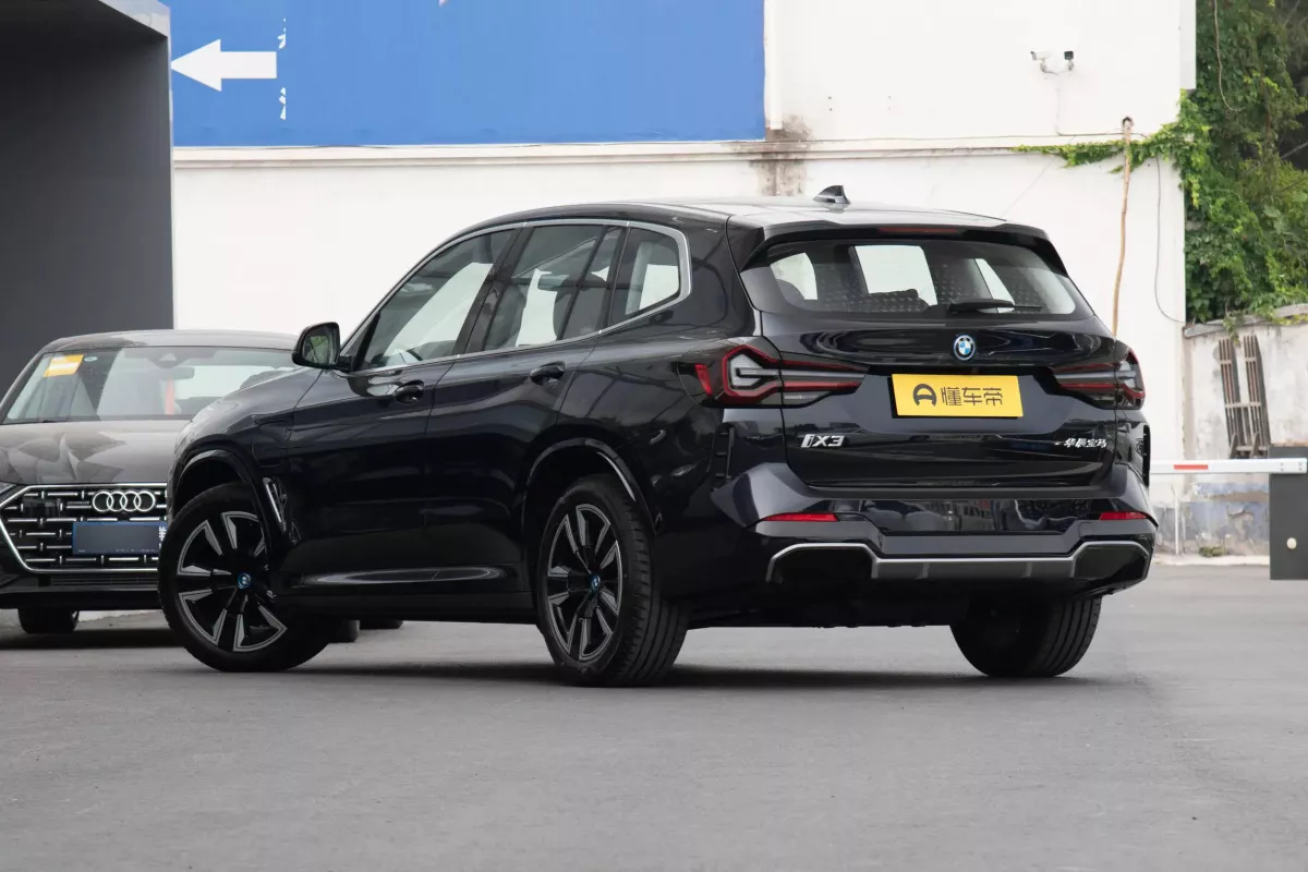 BMW iX3