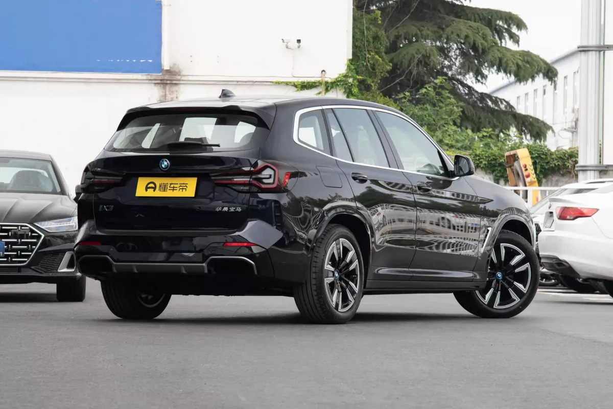 BMW iX3