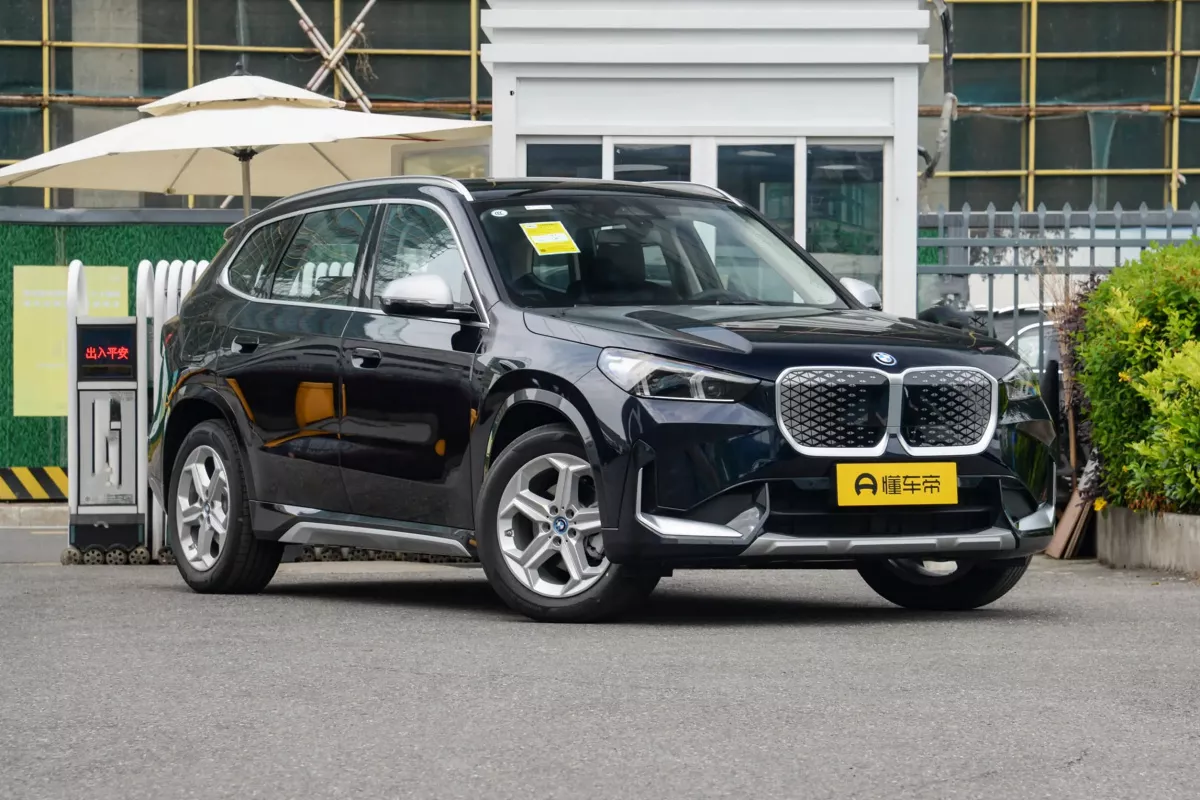 BMW iX1