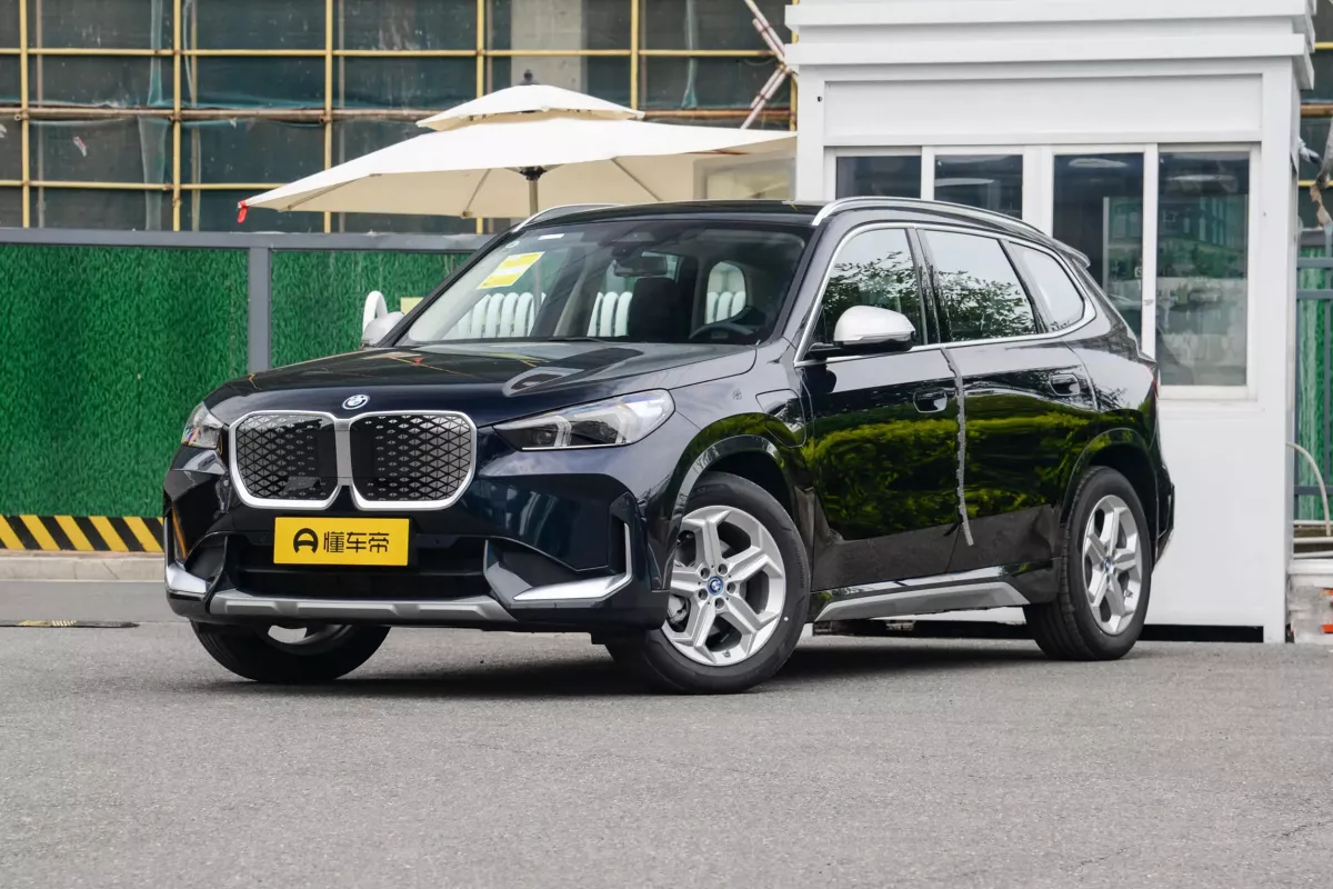 BMW iX1
