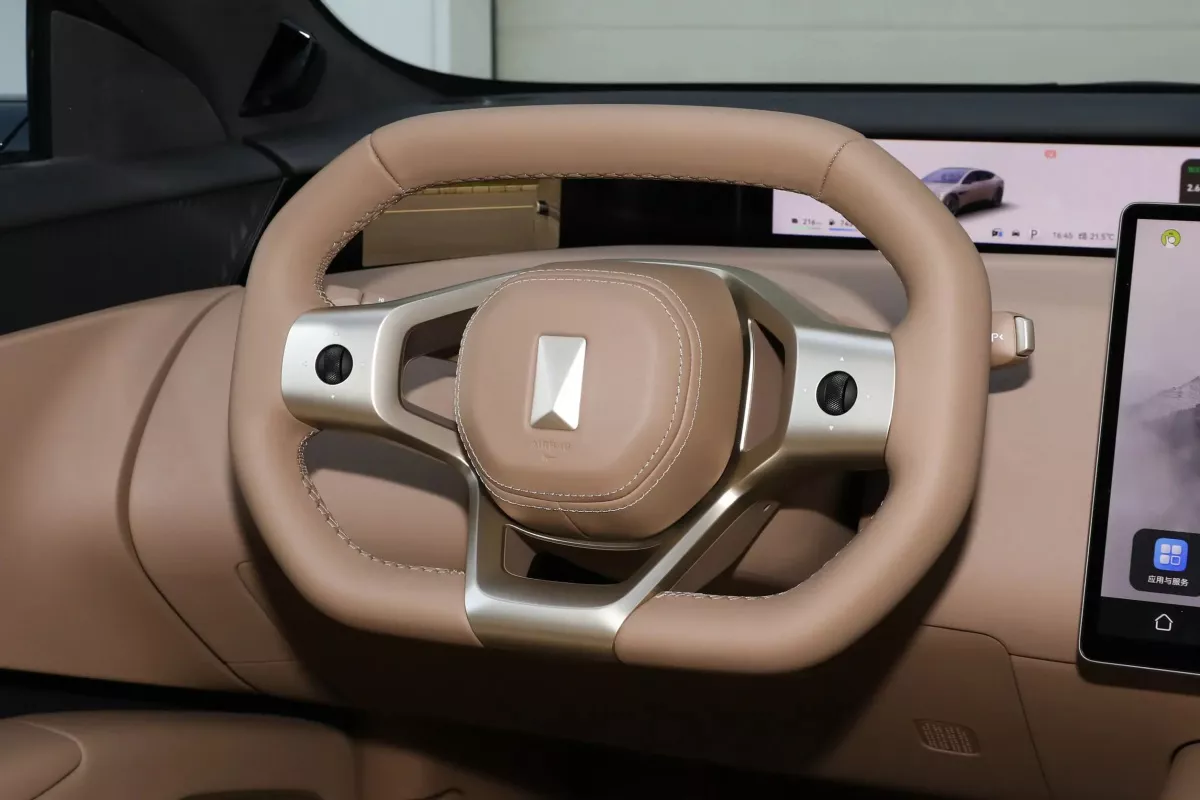 Avatr 12